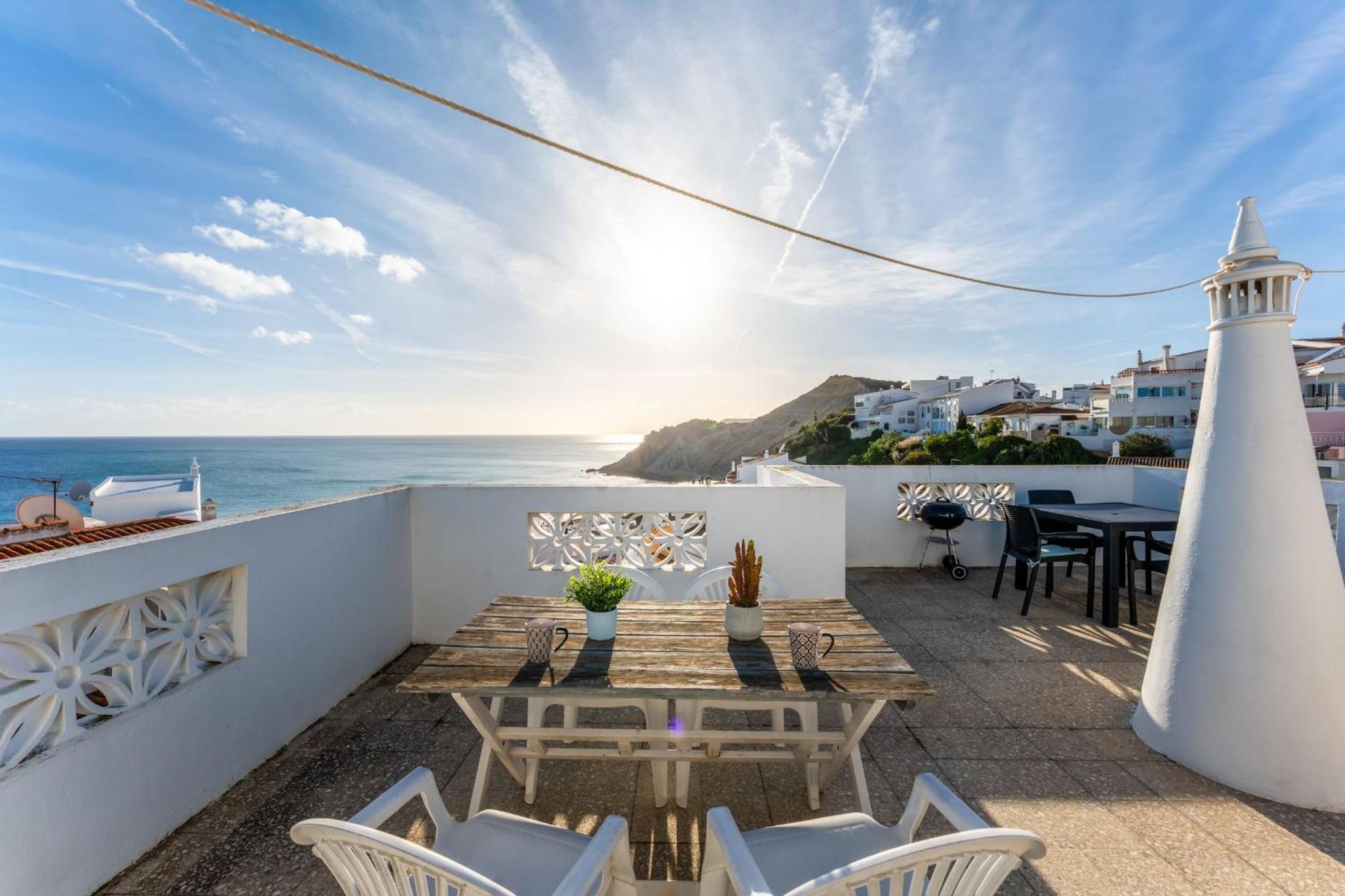 Comfy Flat W/ Rooftop Beach View By Lovelystay Burgau Luaran gambar