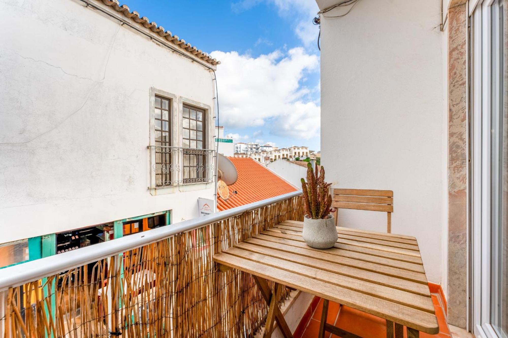 Comfy Flat W/ Rooftop Beach View By Lovelystay Burgau Luaran gambar