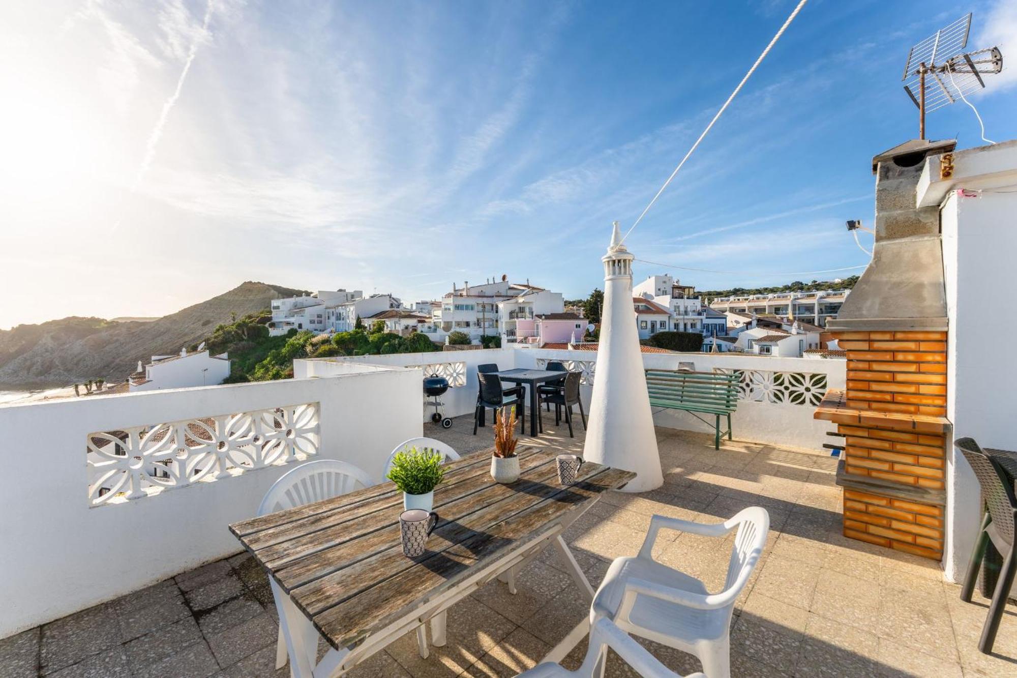 Comfy Flat W/ Rooftop Beach View By Lovelystay Burgau Luaran gambar
