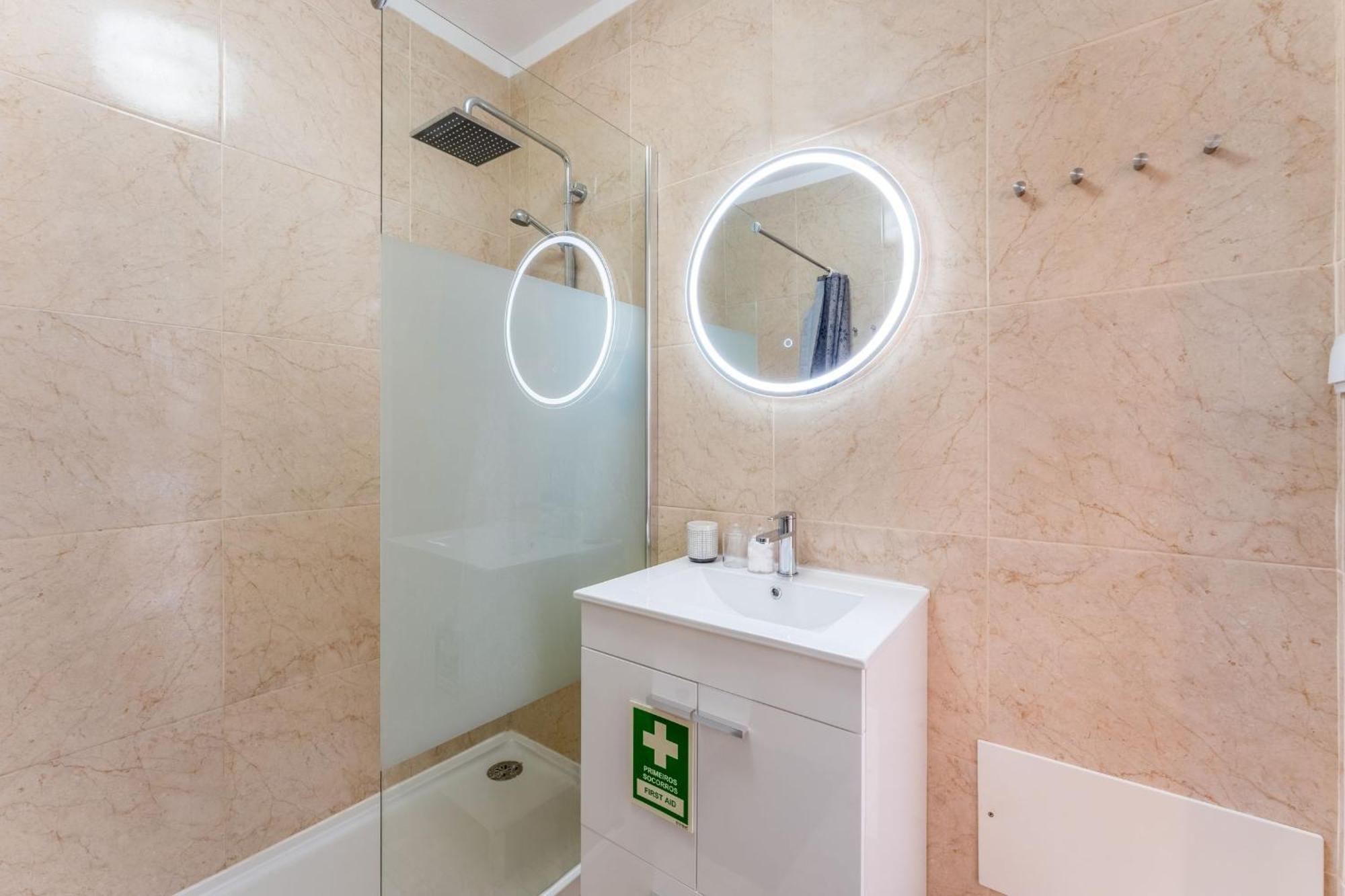 Comfy Flat W/ Rooftop Beach View By Lovelystay Burgau Luaran gambar